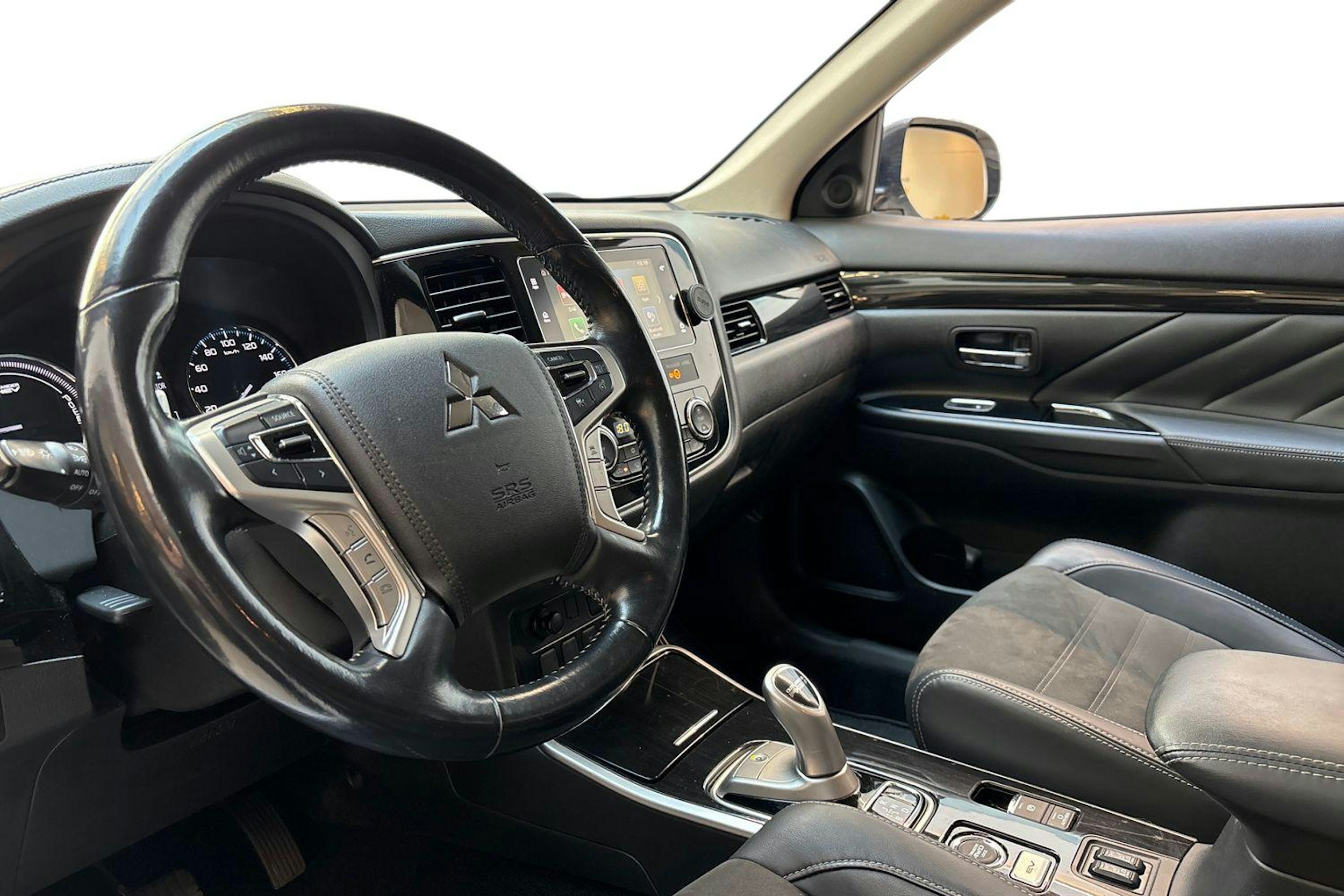 valkoinen Mitsubishi Outlander PHEV 2018 kuva 6.