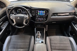 valkoinen Mitsubishi Outlander PHEV 2018 kuva 7.