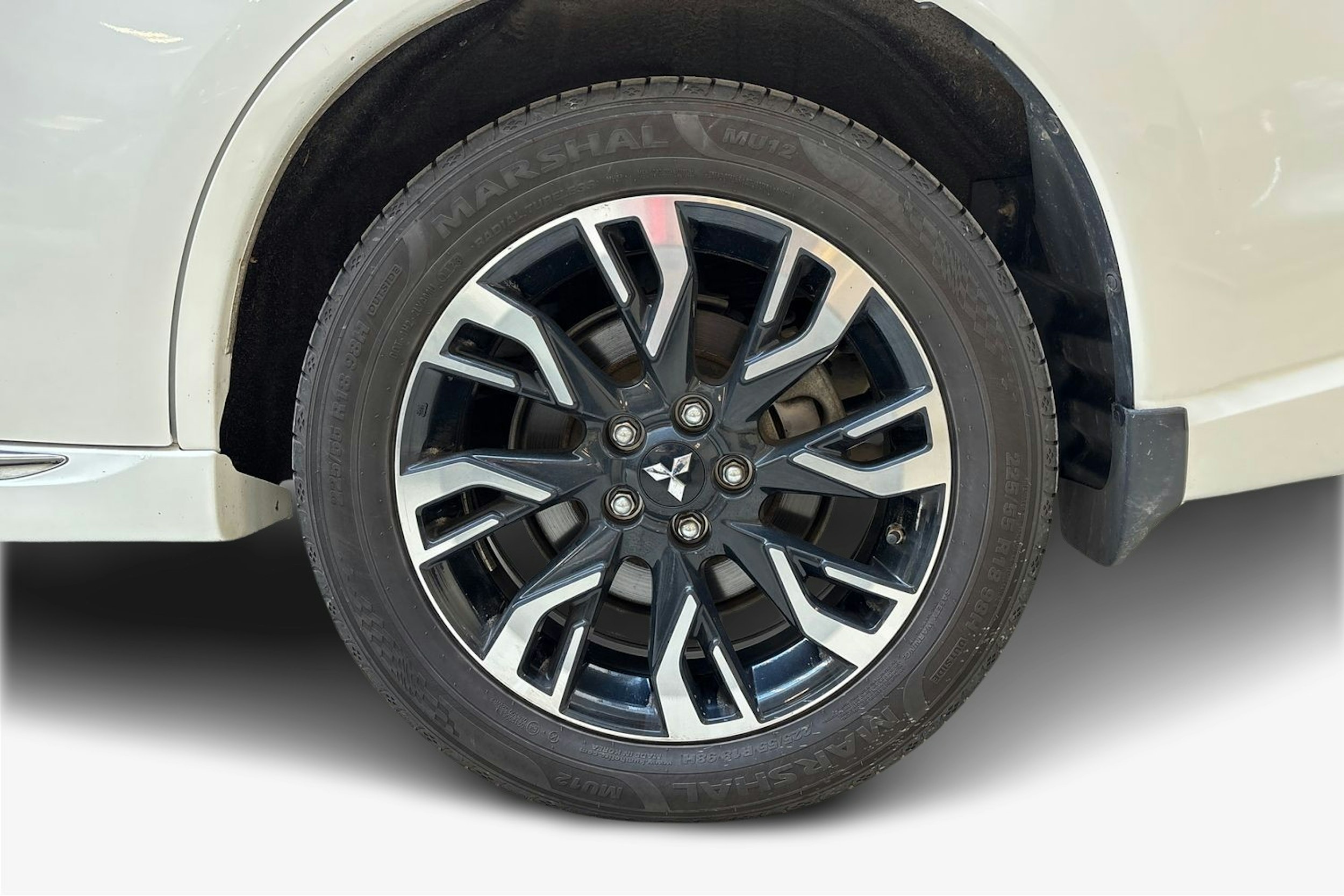 valkoinen Mitsubishi Outlander PHEV 2018 kuva 9.