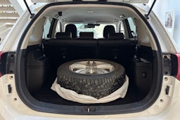 valkoinen Mitsubishi Outlander PHEV 2018 kuva 11.