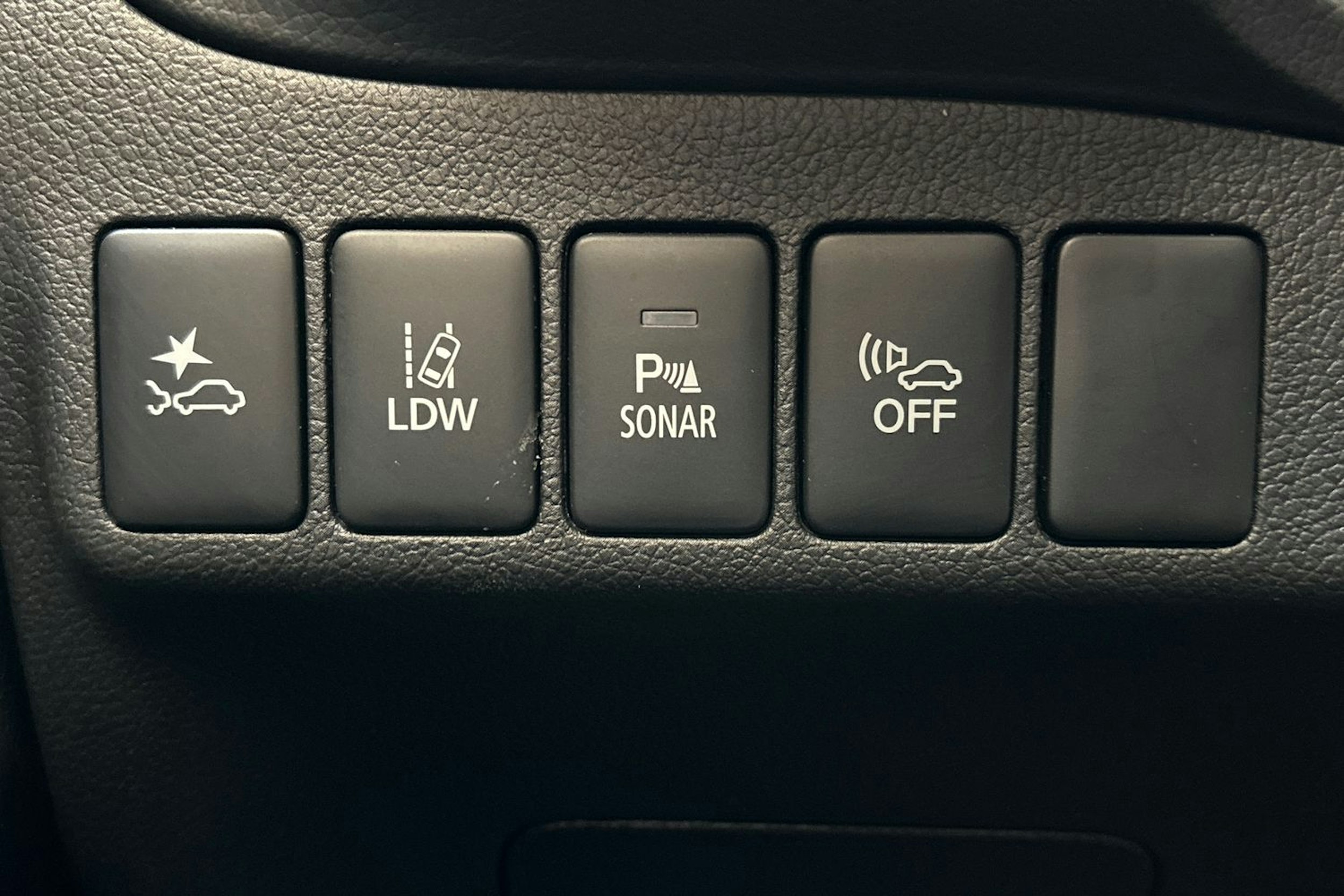 valkoinen Mitsubishi Outlander PHEV 2018 kuva 14.