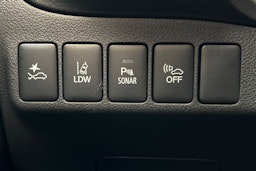valkoinen Mitsubishi Outlander PHEV 2018 kuva 14.