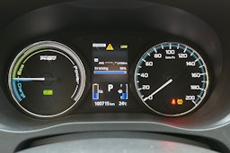 valkoinen Mitsubishi Outlander PHEV 2018 kuva 18.