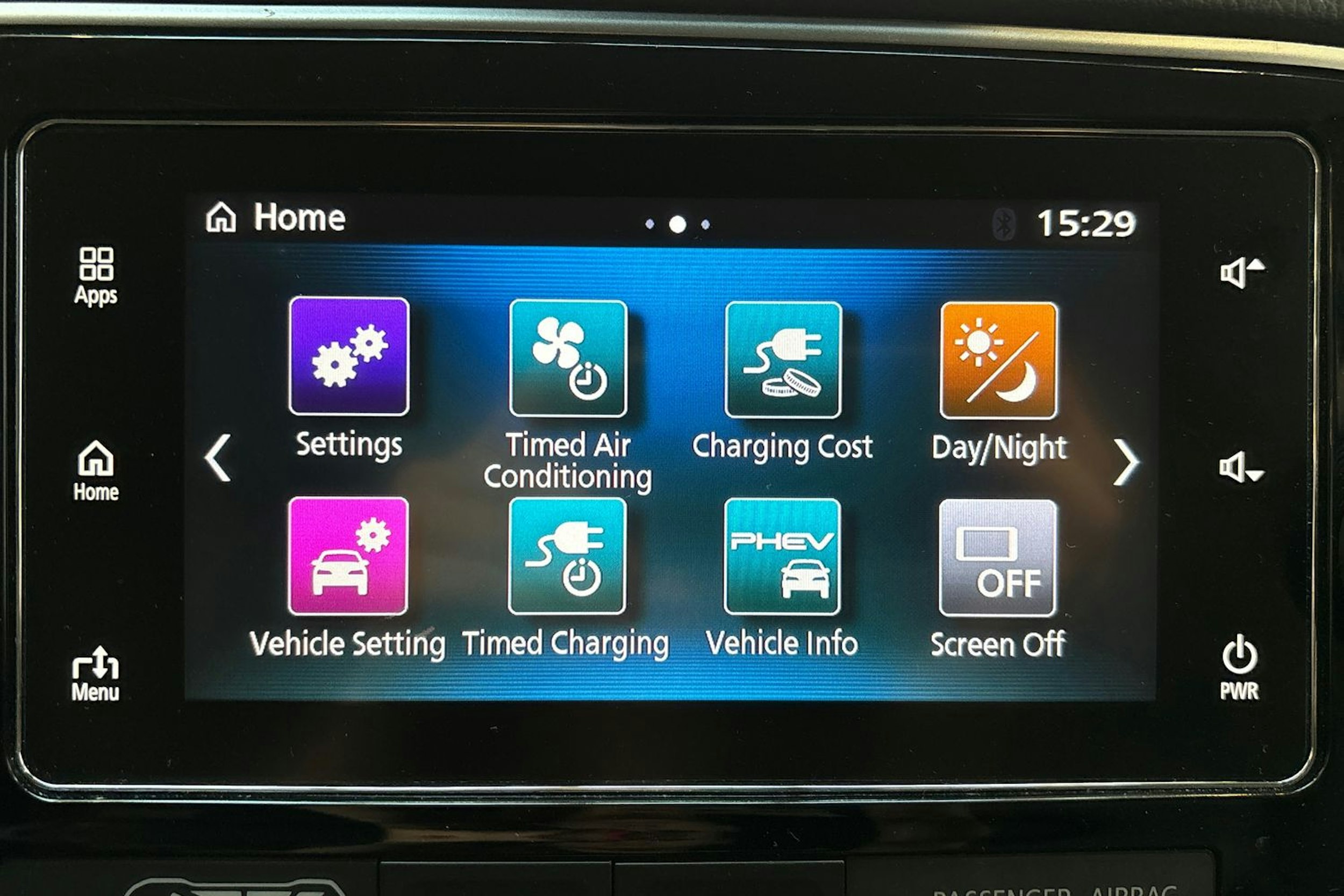 valkoinen Mitsubishi Outlander PHEV 2018 kuva 21.