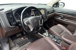 Musta Mitsubishi Outlander PHEV 2018 kuva 3.