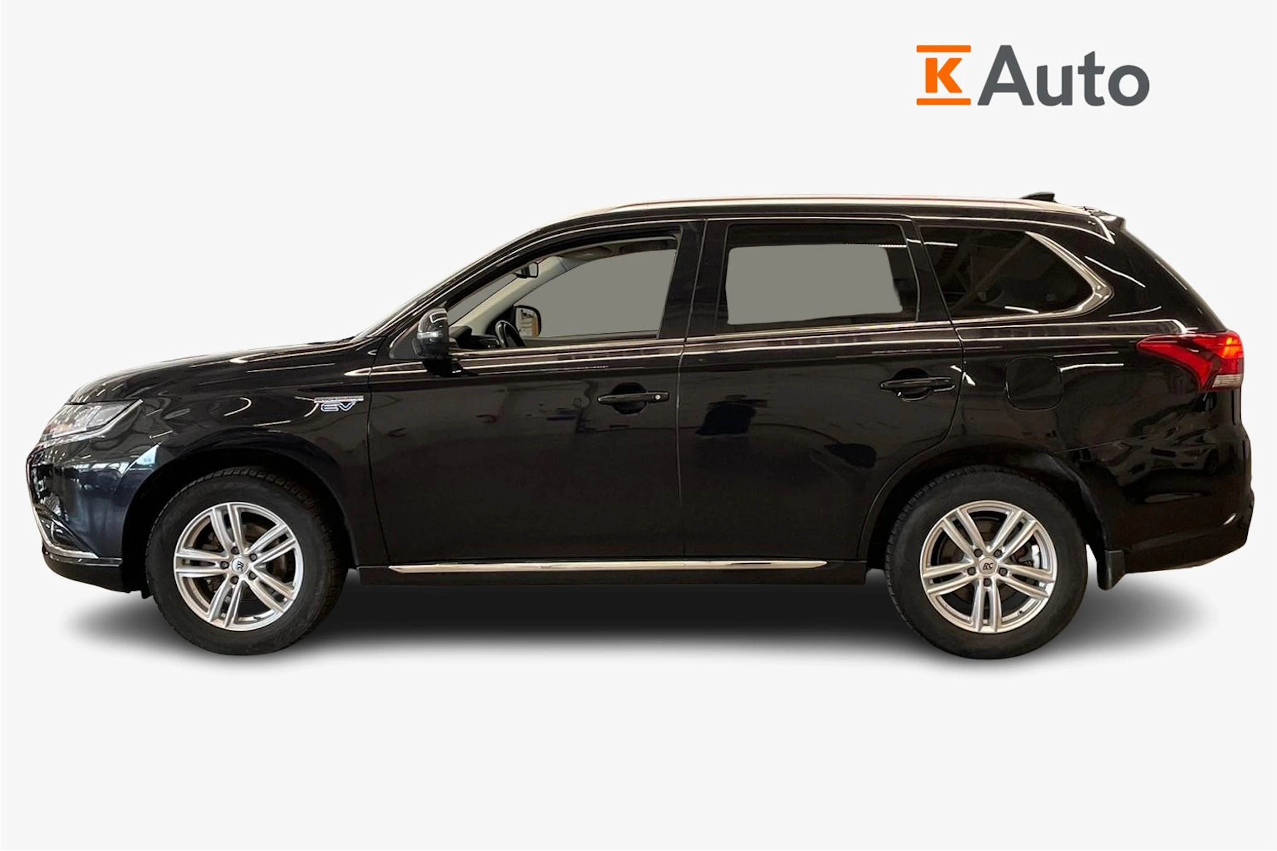 Musta Mitsubishi Outlander PHEV 2018 kuva 5.