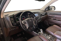 Musta Mitsubishi Outlander PHEV 2018 kuva 6.