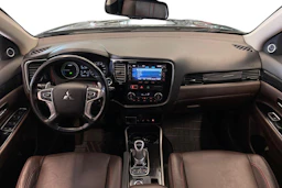 Musta Mitsubishi Outlander PHEV 2018 kuva 7.