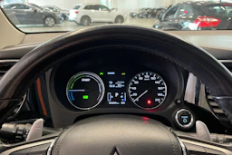Musta Mitsubishi Outlander PHEV 2018 kuva 13.