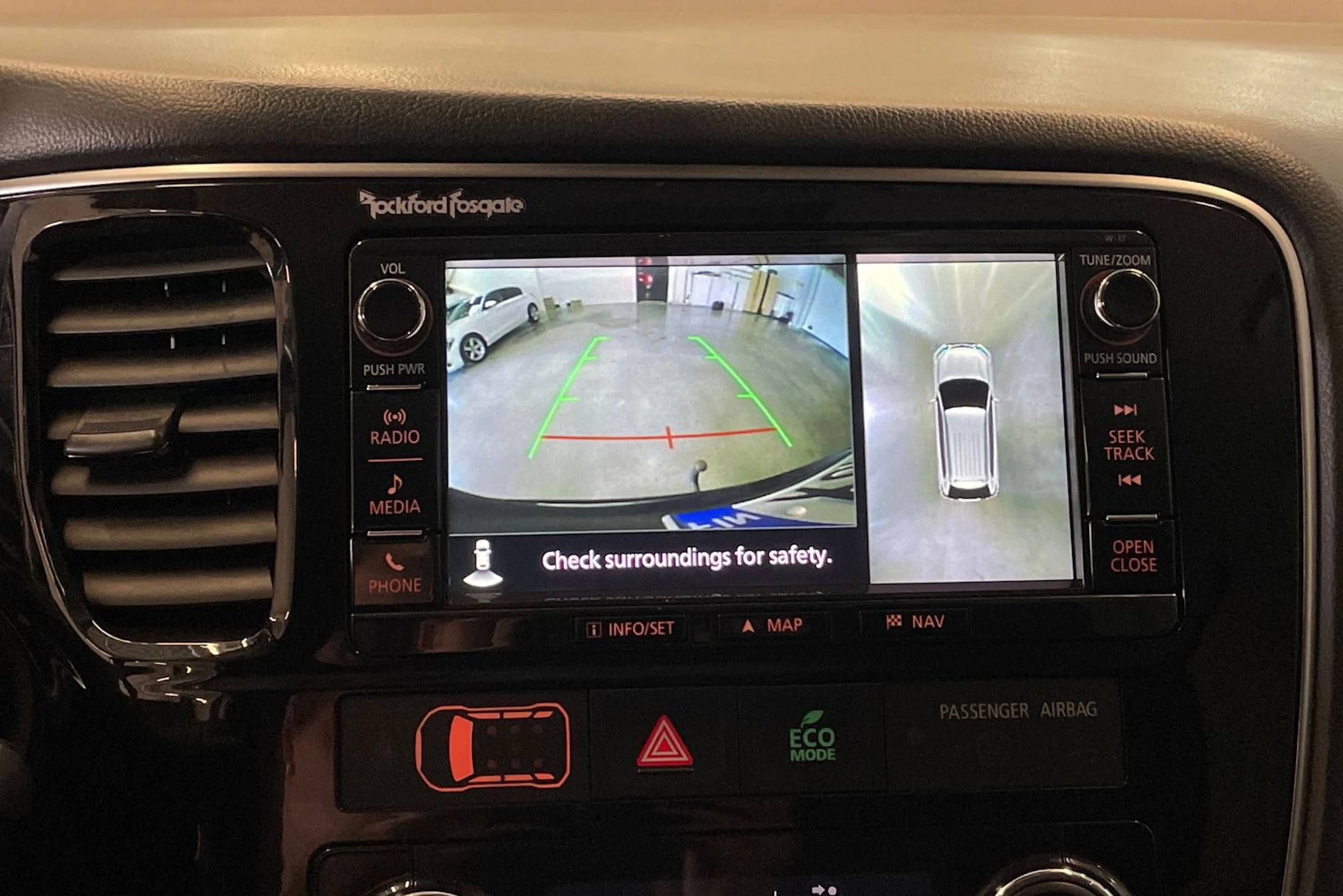 Musta Mitsubishi Outlander PHEV 2018 kuva 18.