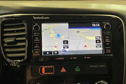 Musta Mitsubishi Outlander PHEV 2018 kuva 19.