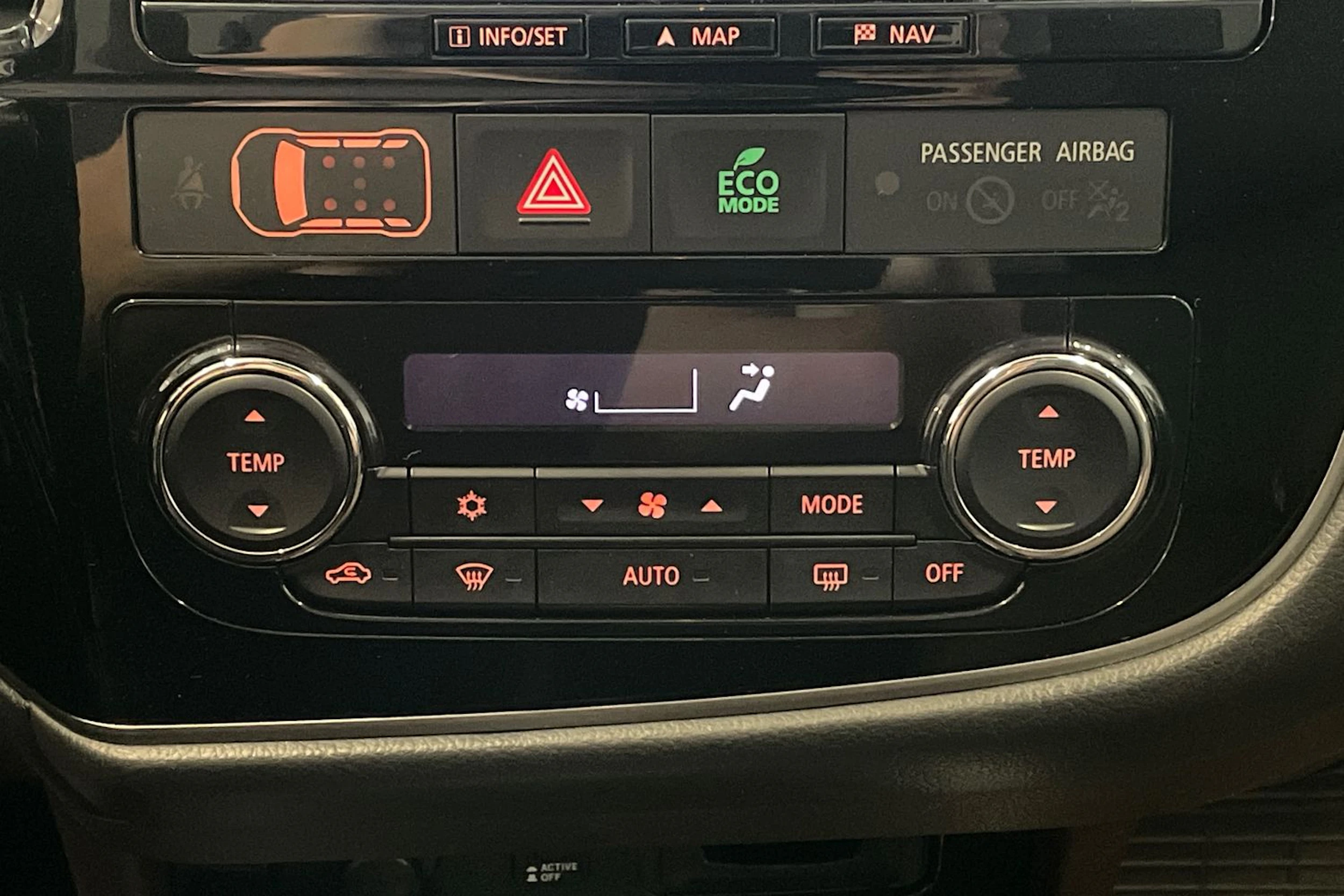 Musta Mitsubishi Outlander PHEV 2018 kuva 20.