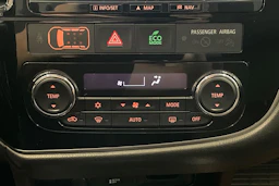 Musta Mitsubishi Outlander PHEV 2018 kuva 20.