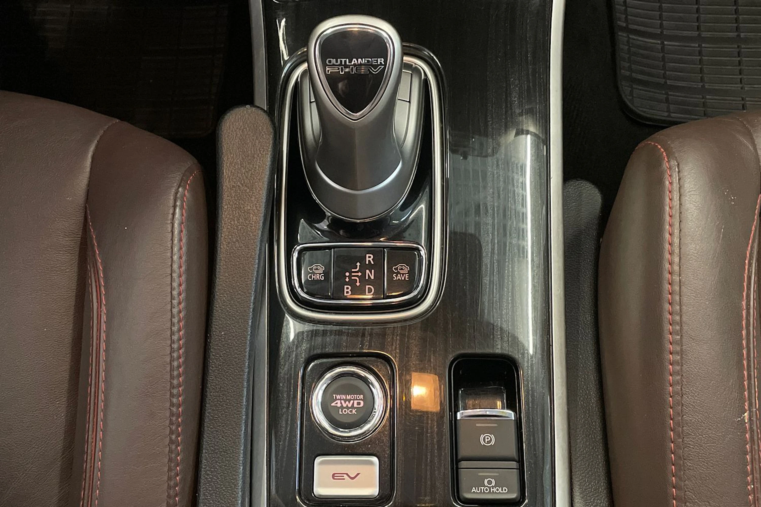 Musta Mitsubishi Outlander PHEV 2018 kuva 21.