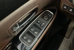 Musta Mitsubishi Outlander PHEV 2018 kuva 22.