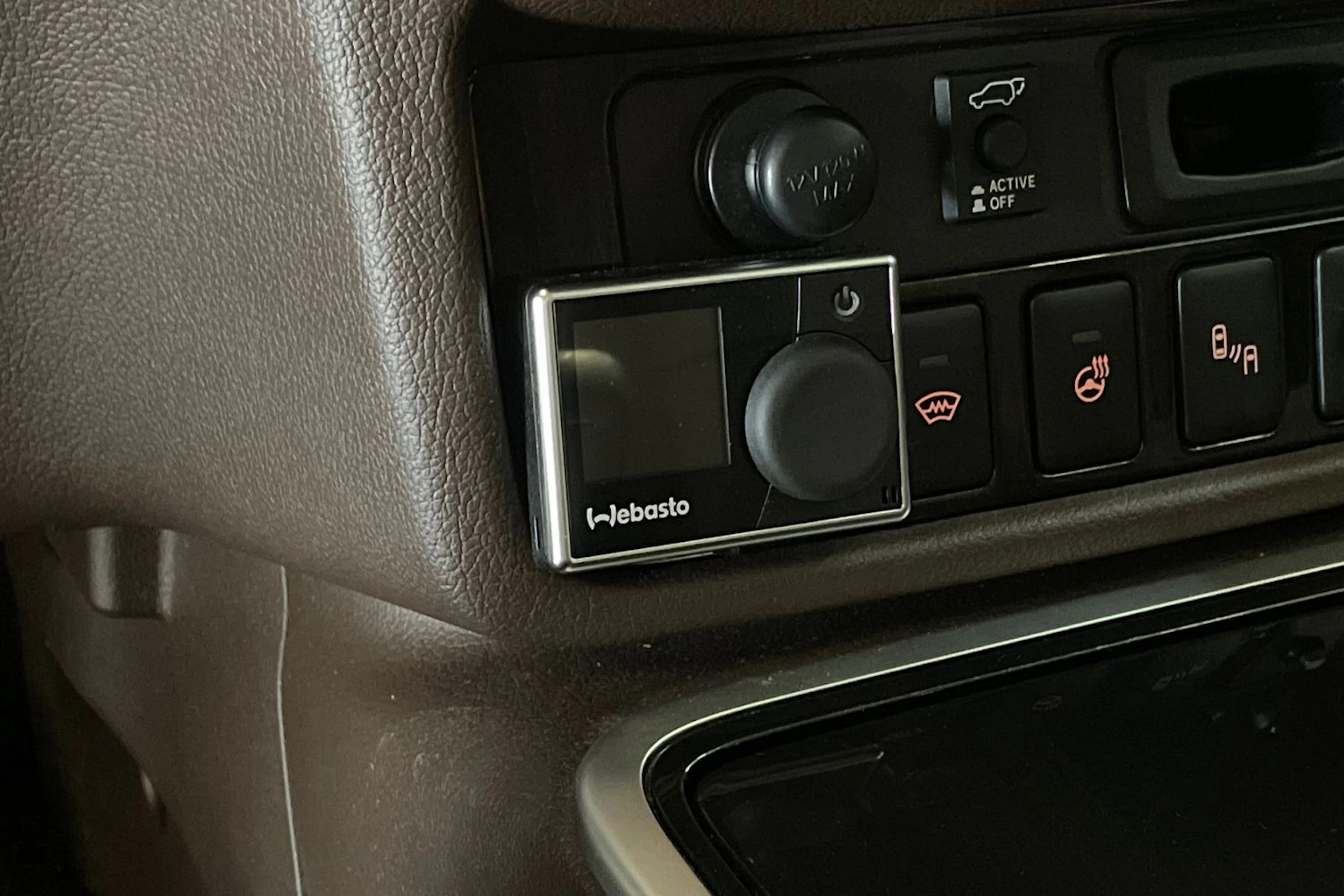 Musta Mitsubishi Outlander PHEV 2018 kuva 27.