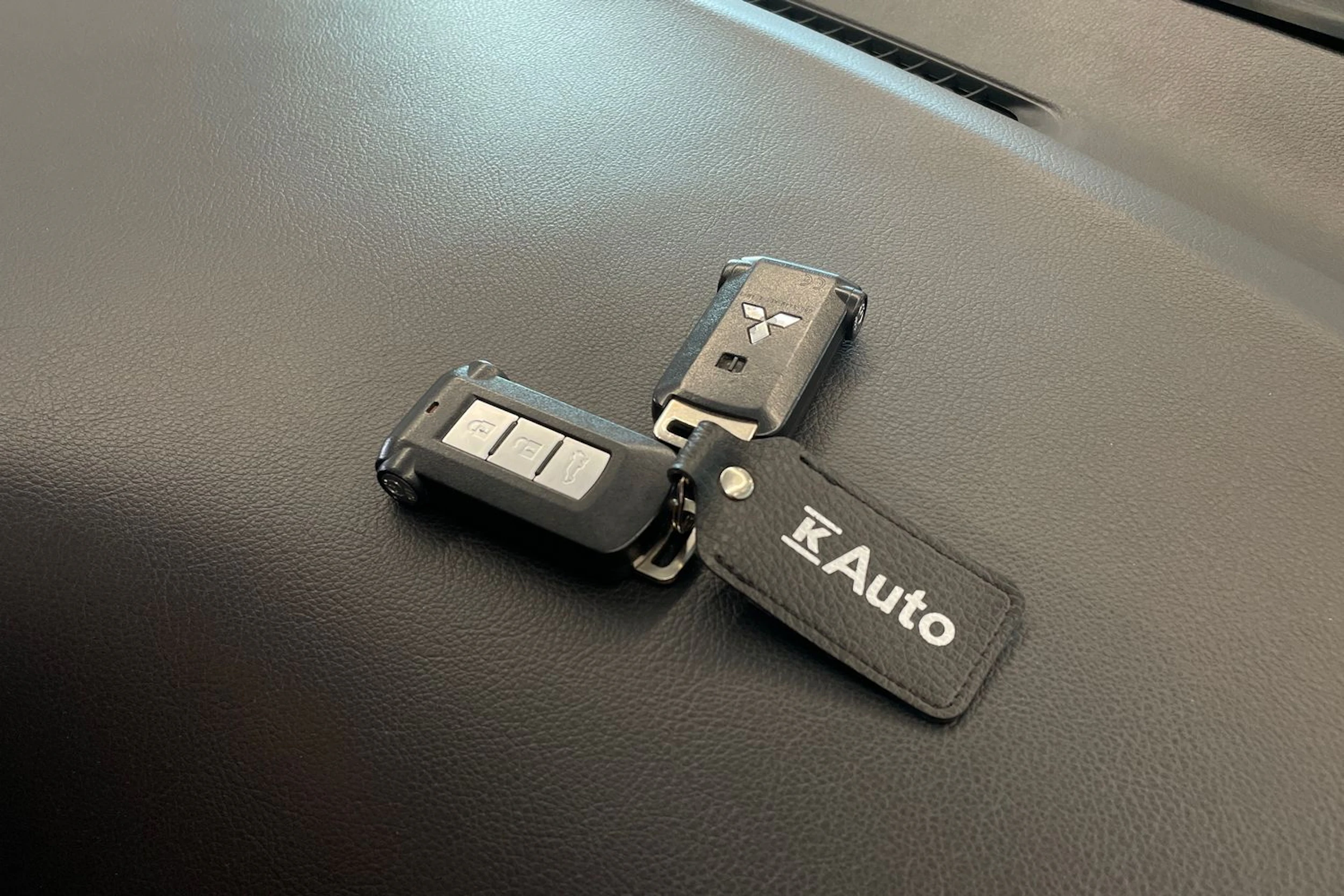 Musta Mitsubishi Outlander PHEV 2018 kuva 28.