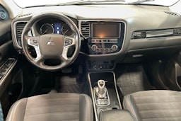 met. harmaa Mitsubishi Outlander PHEV 2018 kuva 9.