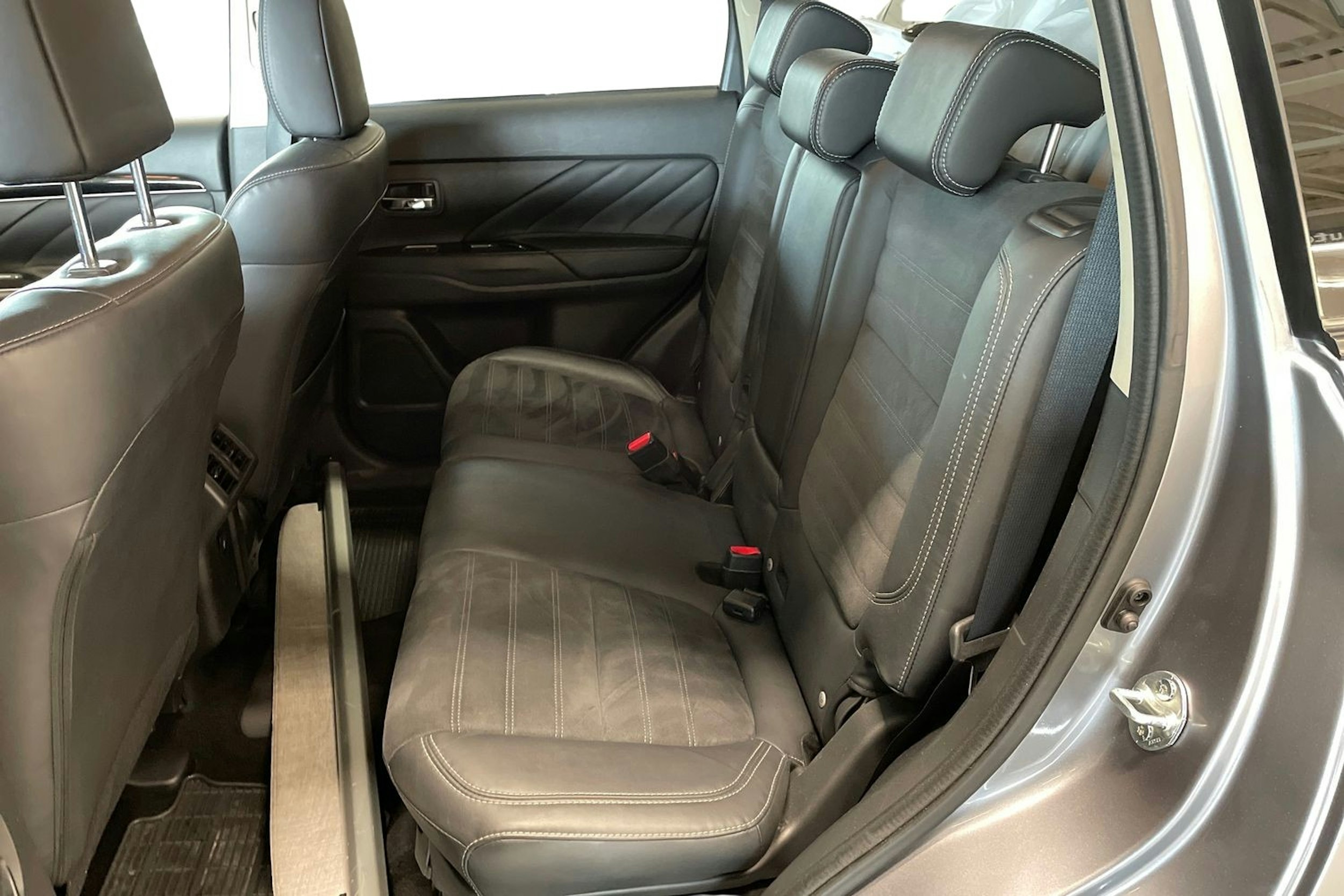 met. harmaa Mitsubishi Outlander PHEV 2018 kuva 10.