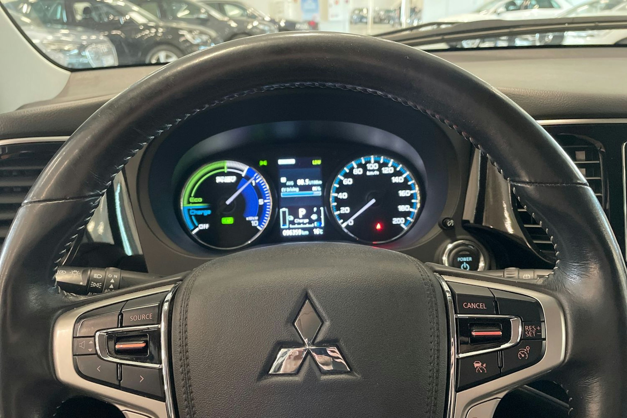 met. harmaa Mitsubishi Outlander PHEV 2018 kuva 14.