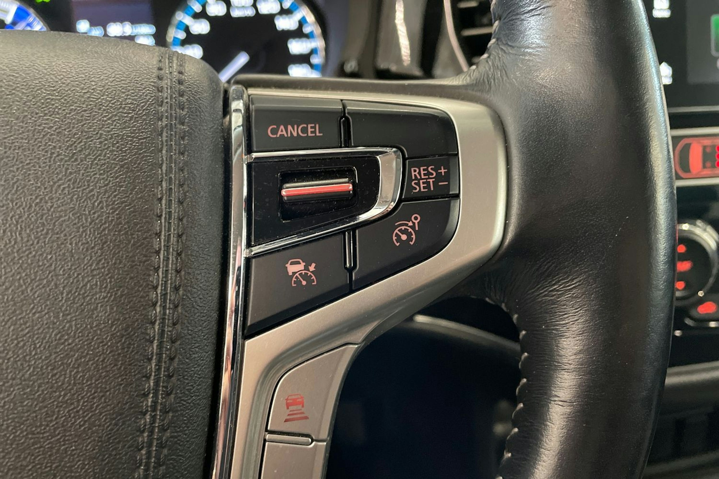 met. harmaa Mitsubishi Outlander PHEV 2018 kuva 16.