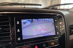 met. harmaa Mitsubishi Outlander PHEV 2018 kuva 17.