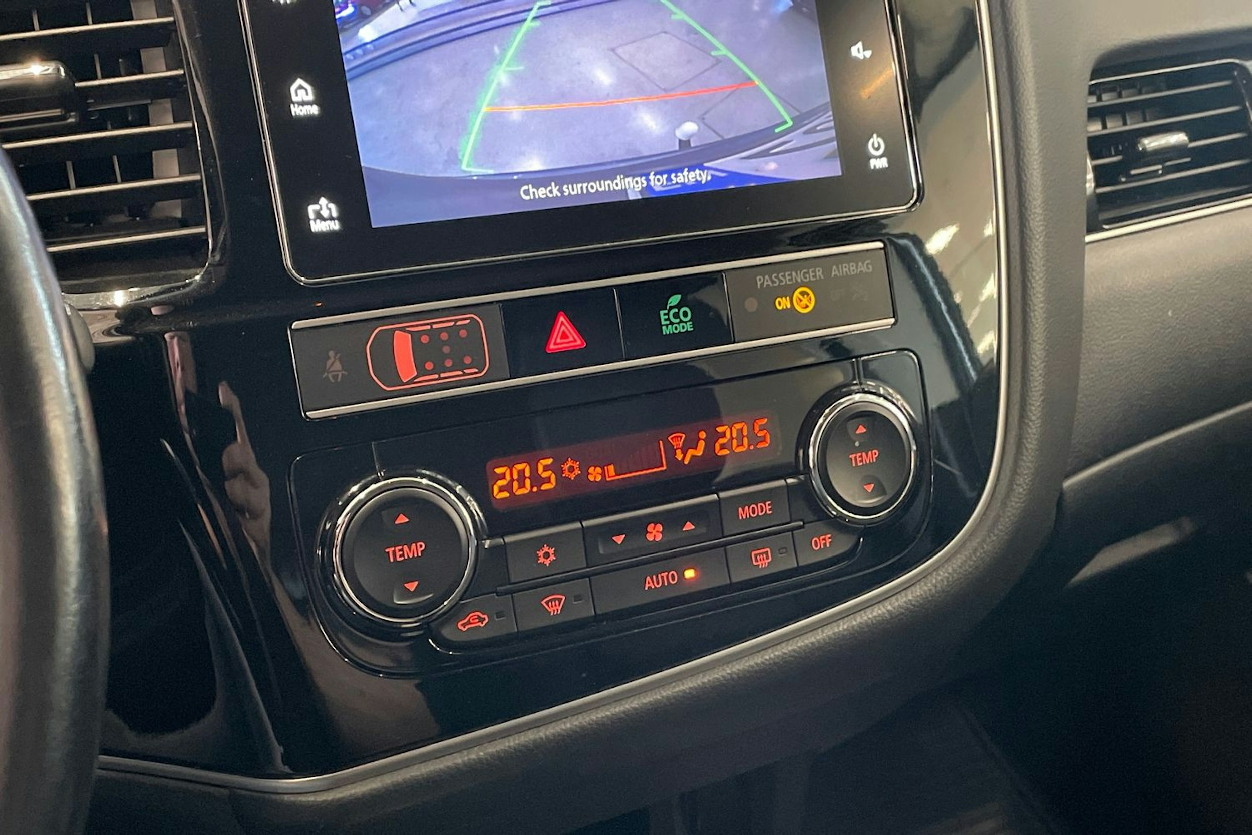 met. harmaa Mitsubishi Outlander PHEV 2018 kuva 18.