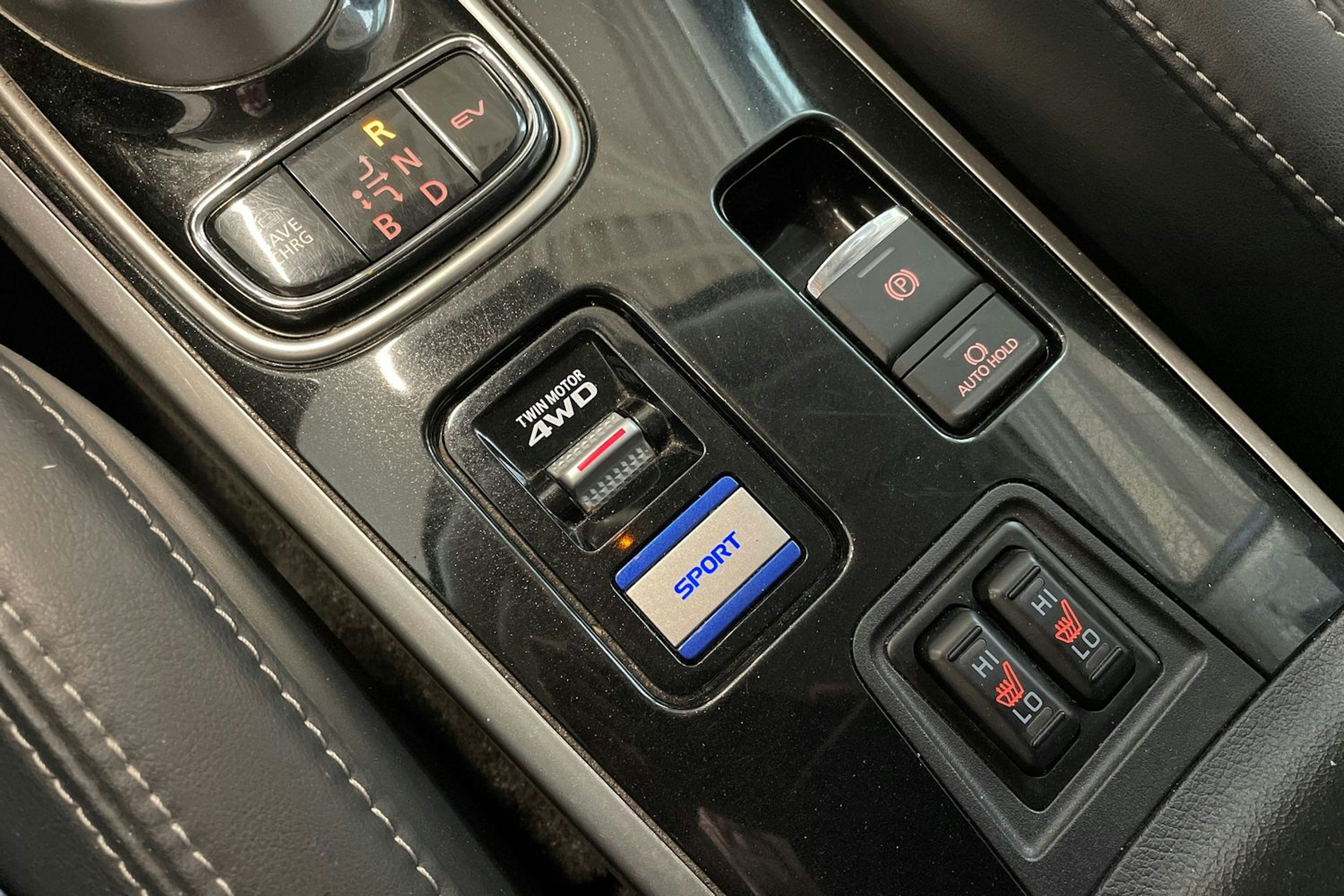met. harmaa Mitsubishi Outlander PHEV 2018 kuva 19.
