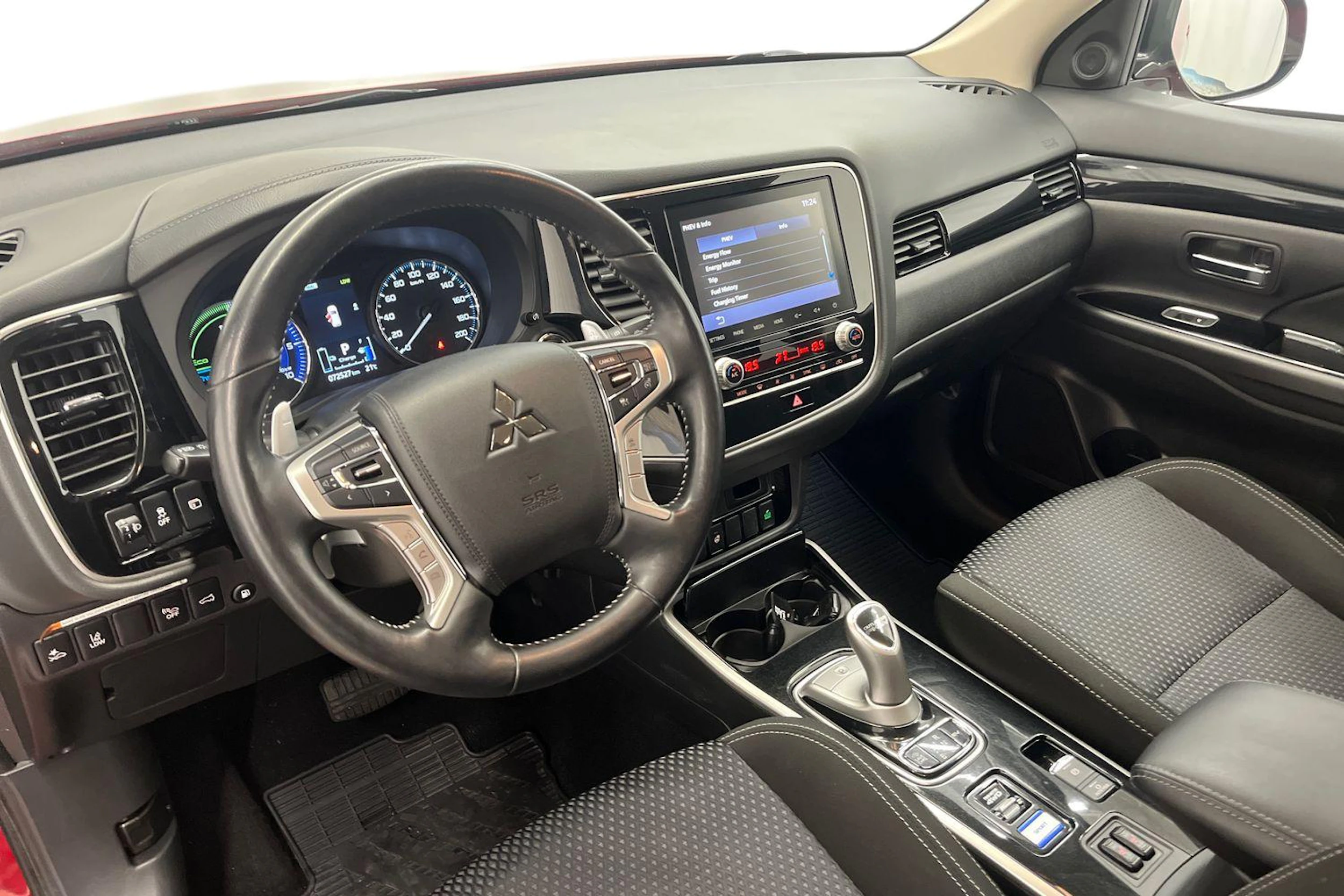punainen Mitsubishi Outlander PHEV 2019 kuva 6.