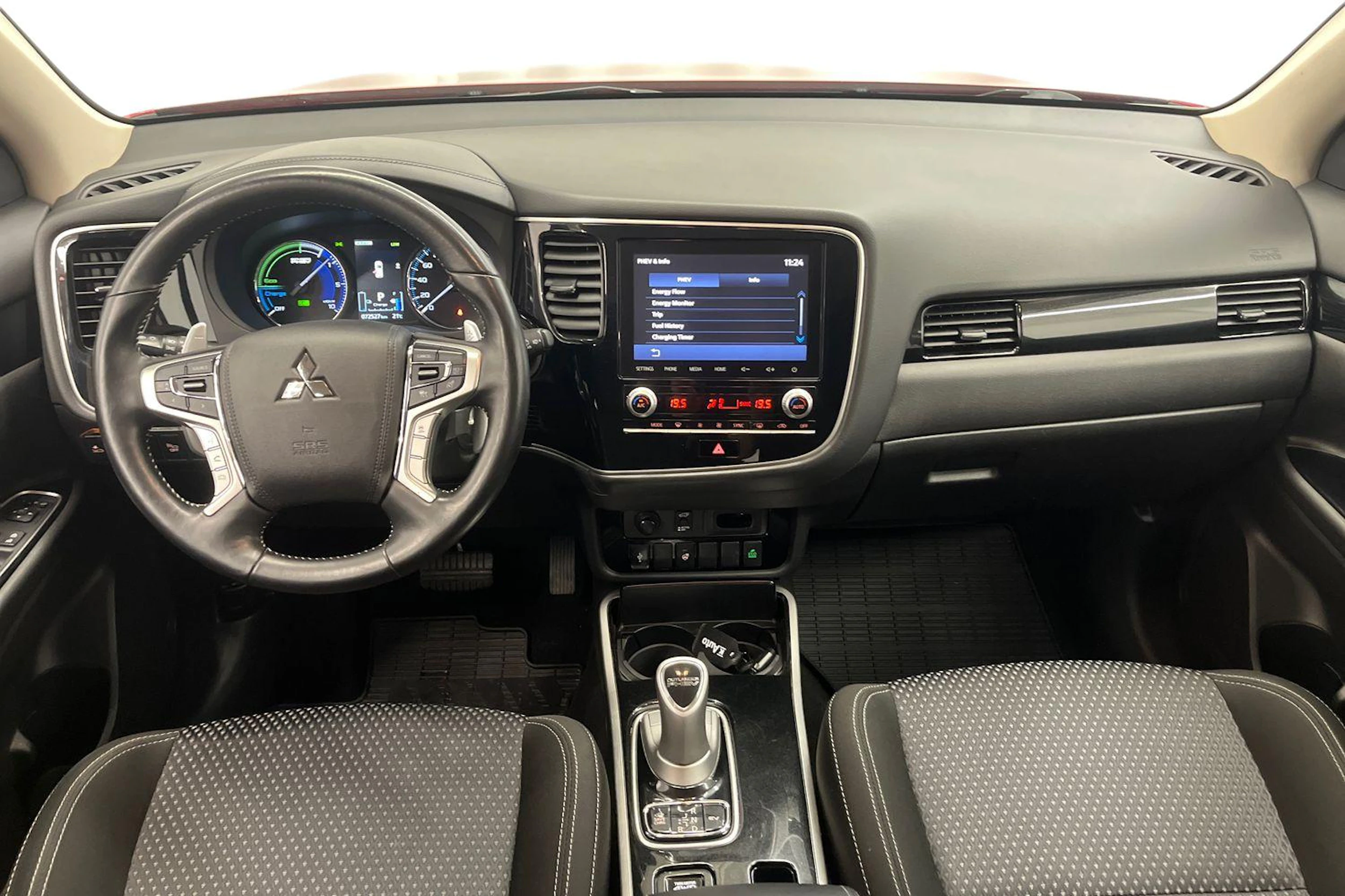 punainen Mitsubishi Outlander PHEV 2019 kuva 7.