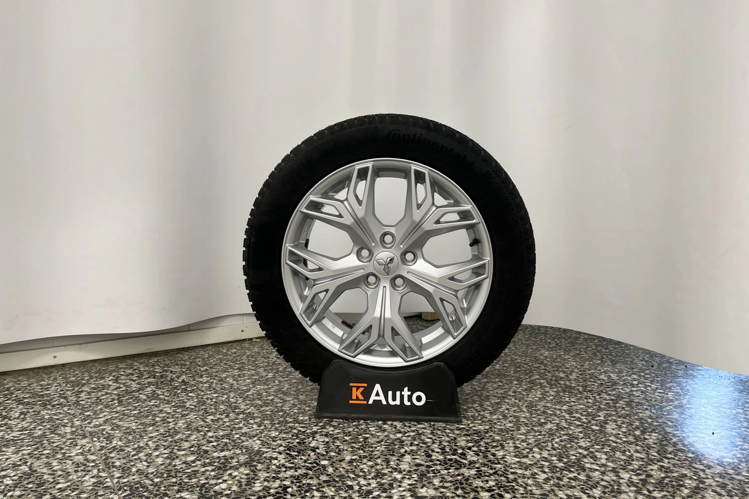 punainen Mitsubishi Outlander PHEV 2019 kuva 10.