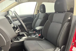 punainen Mitsubishi Outlander PHEV 2019 kuva 12.