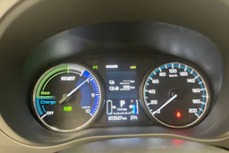 punainen Mitsubishi Outlander PHEV 2019 kuva 13.