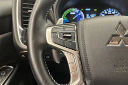 punainen Mitsubishi Outlander PHEV 2019 kuva 14.