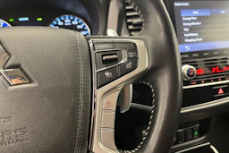 punainen Mitsubishi Outlander PHEV 2019 kuva 15.