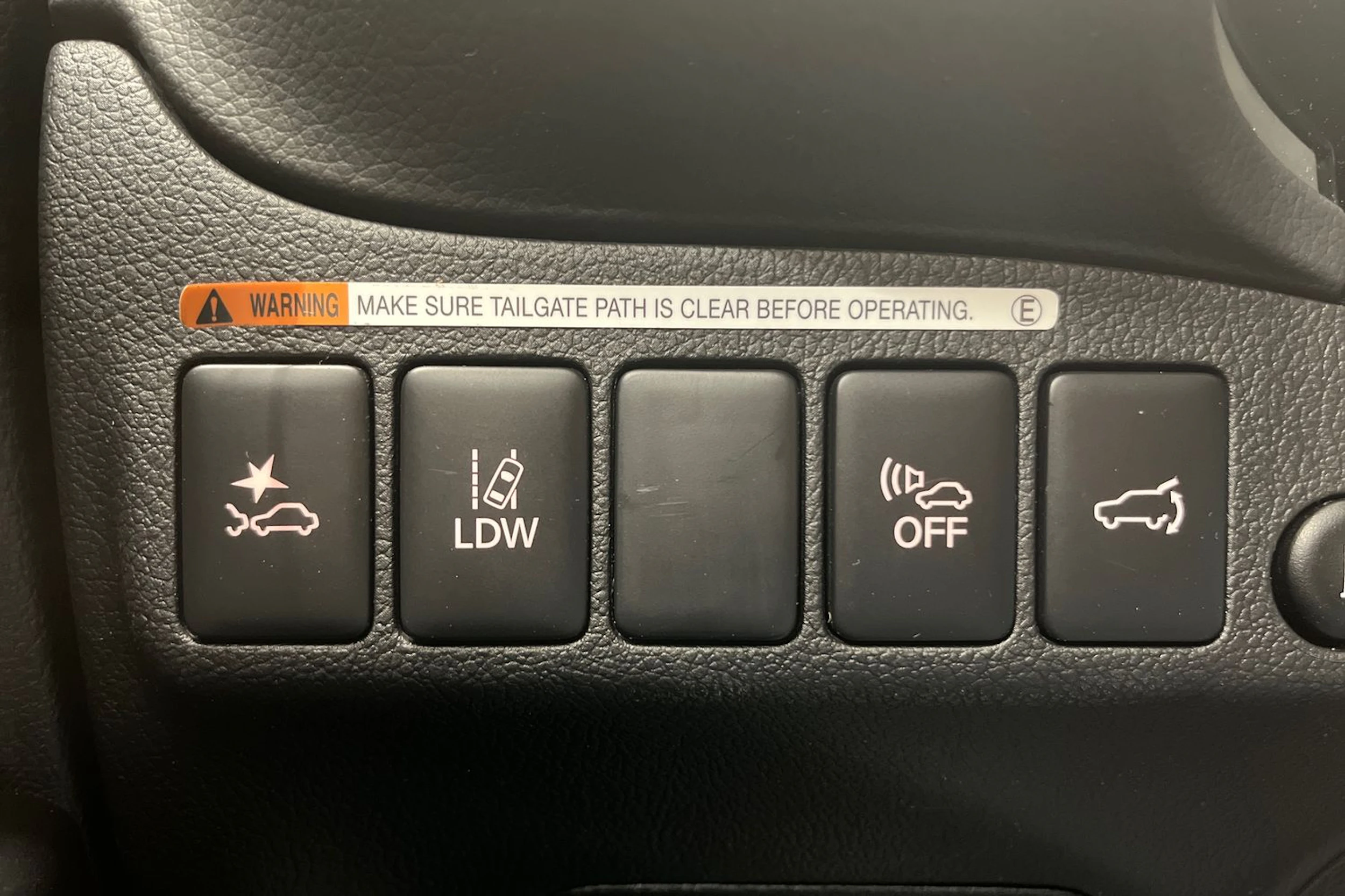 punainen Mitsubishi Outlander PHEV 2019 kuva 18.