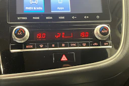 punainen Mitsubishi Outlander PHEV 2019 kuva 19.