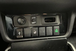 punainen Mitsubishi Outlander PHEV 2019 kuva 20.