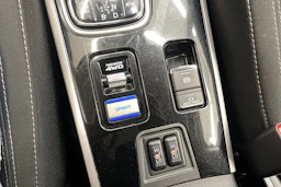 punainen Mitsubishi Outlander PHEV 2019 kuva 21.