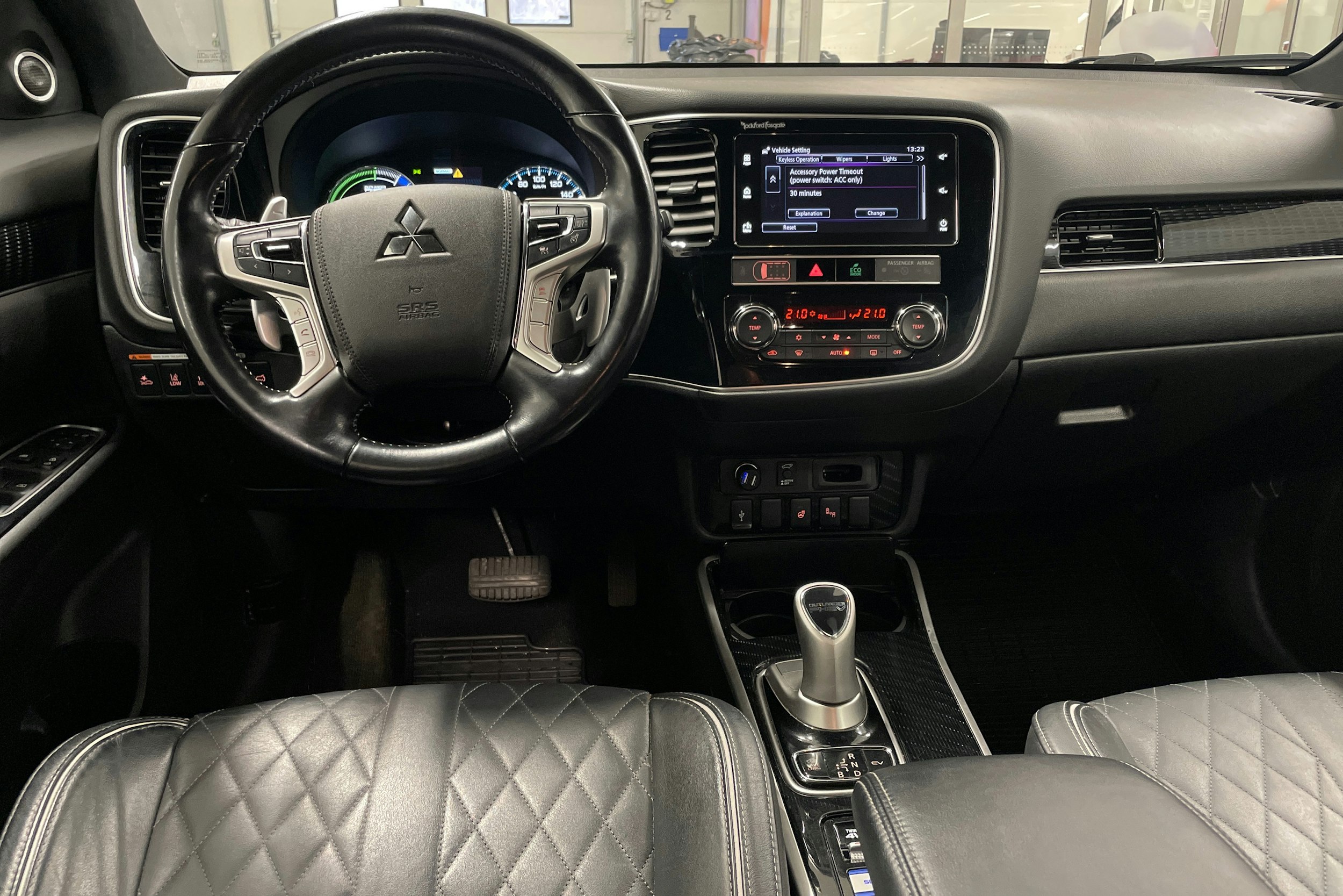 Hopea Mitsubishi Outlander PHEV 2019 kuva 7.