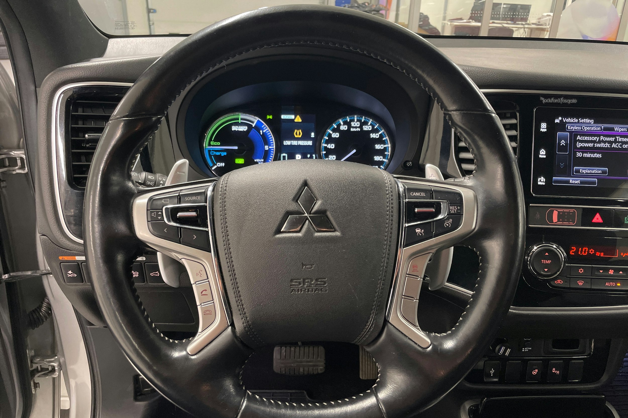 Hopea Mitsubishi Outlander PHEV 2019 kuva 11.