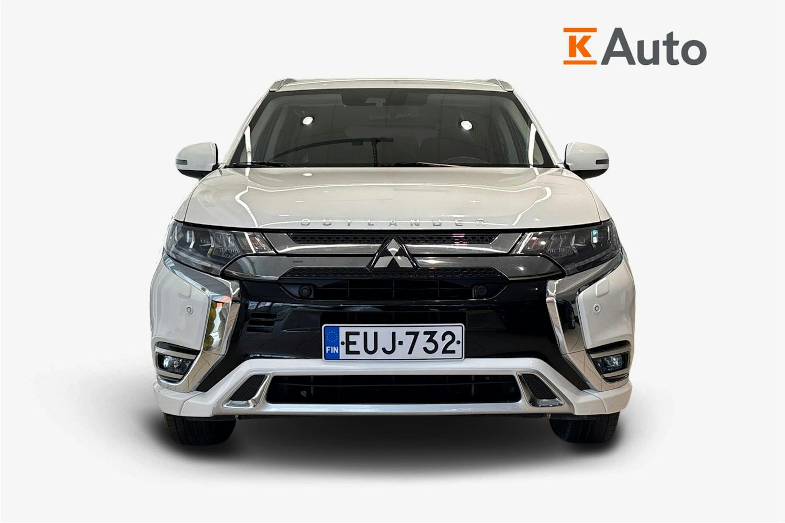 valkoinen Mitsubishi Outlander PHEV 2019 kuva 5.