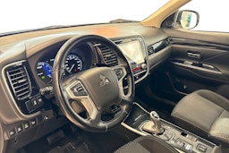 valkoinen Mitsubishi Outlander PHEV 2019 kuva 7.