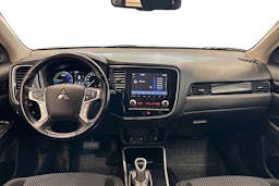 valkoinen Mitsubishi Outlander PHEV 2019 kuva 9.