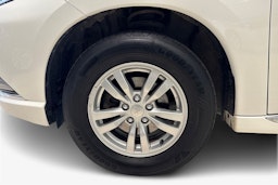 valkoinen Mitsubishi Outlander PHEV 2019 kuva 11.