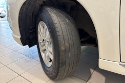 valkoinen Mitsubishi Outlander PHEV 2019 kuva 13.