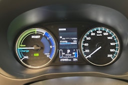 valkoinen Mitsubishi Outlander PHEV 2019 kuva 17.