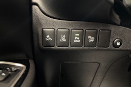 valkoinen Mitsubishi Outlander PHEV 2019 kuva 21.