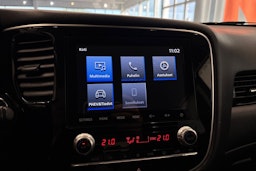 valkoinen Mitsubishi Outlander PHEV 2019 kuva 22.