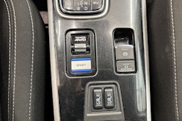 valkoinen Mitsubishi Outlander PHEV 2019 kuva 26.
